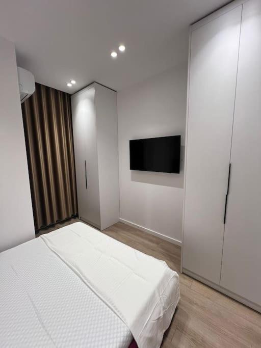 Spacious Apartment Ish-Blloku Area Tiran Dış mekan fotoğraf